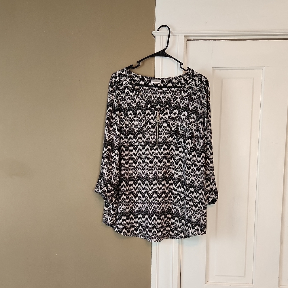 Like New Avenue Black and White Graphic Relaxed Blouse